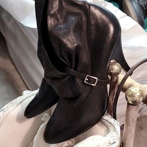 Black,  size 9, Nine West Spike heeled booties